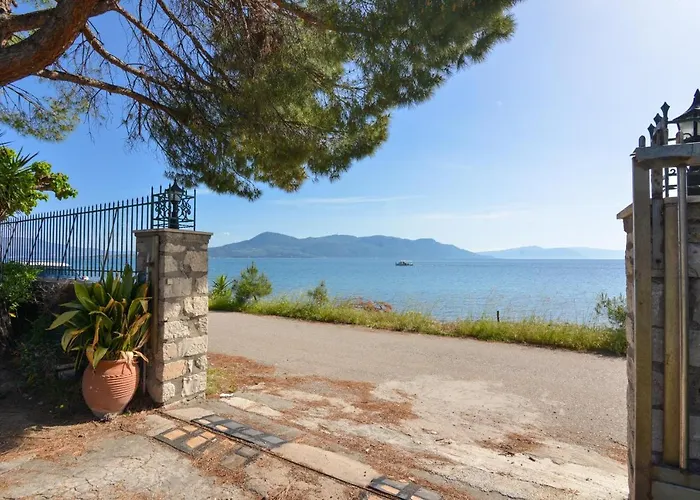 Agios Konstantinos Peaceful 3bdr Appartement